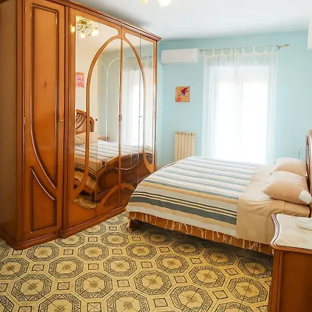Aunt Maria's Appartament Апартаменты